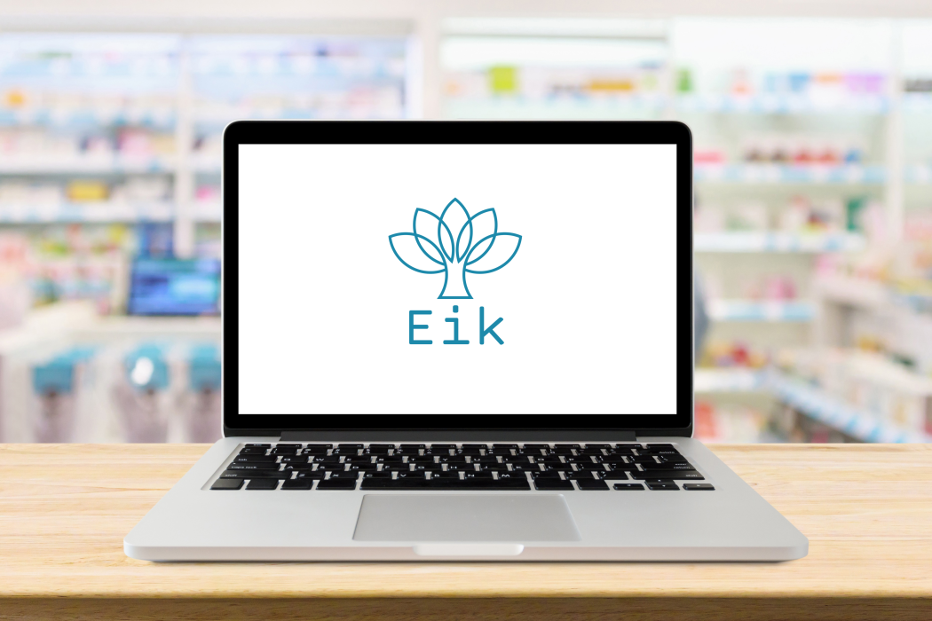 Det er Apotekforeningens datterselskap, Difa AS, som utvikler Eik. Eik skal erstatte dagens FarmaPro. I tillegg utvikler apotekene sine egne apoteksystemer. 